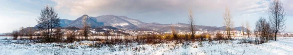 Dağlık kırsal kış Panoraması — Stok fotoğraf