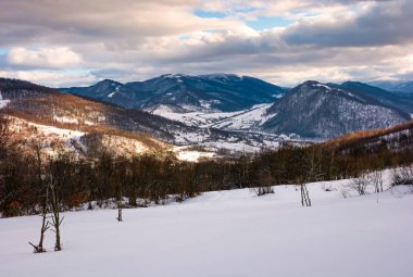 öğleden sonra güzel dağlık kırsal