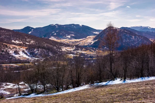 Bergiga landskap av Uzhansky National Park — Stockfoto