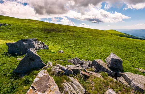 Grassy slopes with huge rocks — Stock Photo, Image