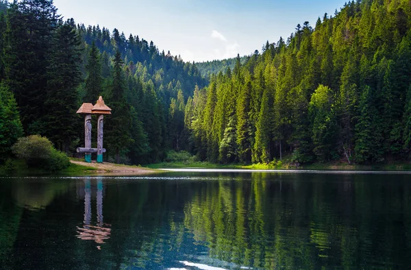 Synevyr Gölü'nün güzel sahne