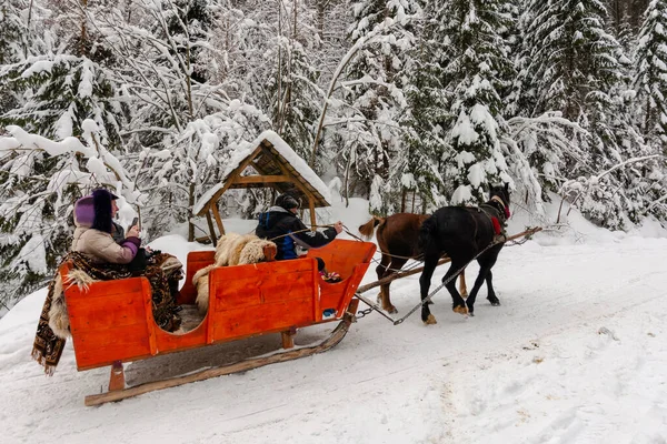 Vacanze invernali divertimento — Foto Stock