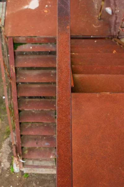 Venkovské kovové schody — Stock fotografie