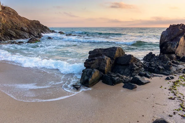 Havet stranden vid soluppgången — Stockfoto