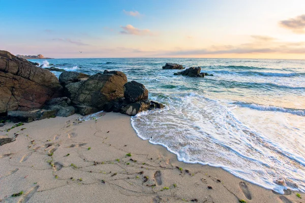 Havet stranden vid soluppgången — Stockfoto