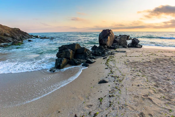 Havet stranden vid soluppgången — Stockfoto