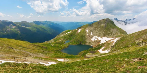 Hermosa Naturaleza Las Montañas Romania Lago Capra Valle Colinas Cubiertas — Foto de Stock