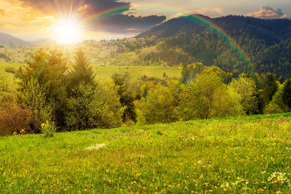 Schöne Ländliche Landschaft Den Bergen Bei Sonnenuntergang Landschaft Bei Trübem — Stockfoto