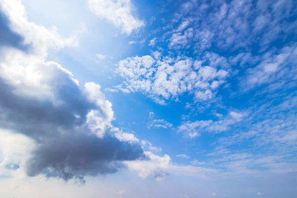 Sole Paesaggio Nuvoloso Una Giornata Estiva Belle Previsioni Del Tempo — Foto Stock