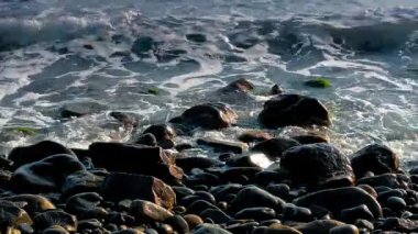 Ezici deniz dalgaları dokusu. Turkuaz su arka planı. yukarıdan dinamik su görünümü 