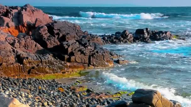 Kayalıklı Kayalıklı Deniz Manzarası Öğleden Sonra Işığında Güzel Bir Manzara — Stok video