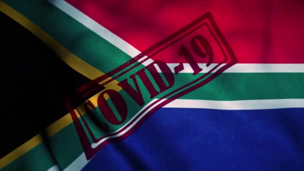 Covid-19 pecsét Dél-Afrika nemzeti lobogóján. A koronavírus fogalma — Stock videók
