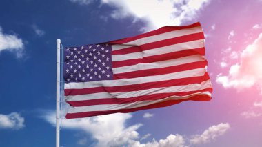 ABD ulusal bayrağı güzel güneş ışığıyla mavi gökyüzünde dalgalanıyor. 3d illüstrasyon.