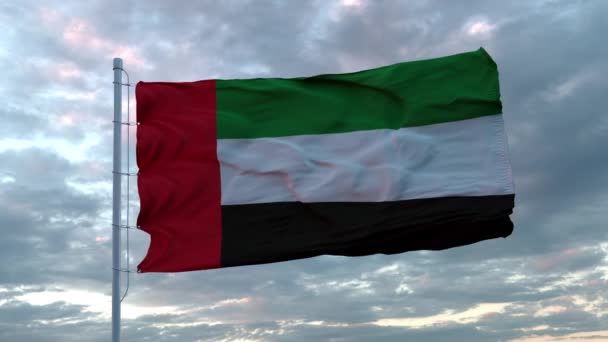 Realistische Flagge der Vereinigten Arabischen Emirate weht im Wind vor tiefem Himmel. 4K UHD 60 FPS Zeitlupe — Stockvideo