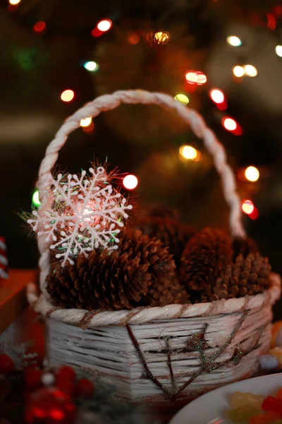 Weihnachtsgeschenke Lichter Kerzen Und Süßigkeiten — Stockfoto