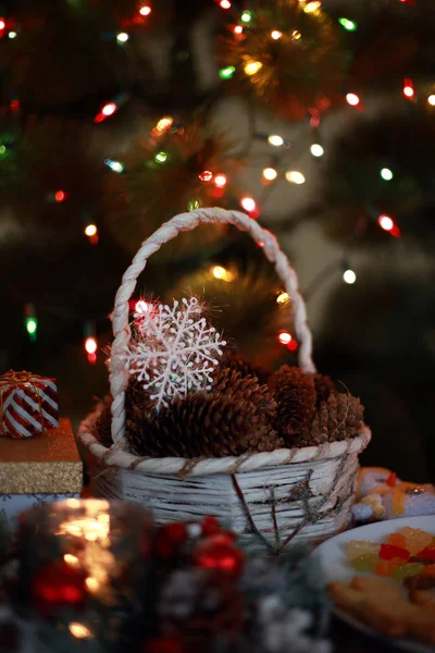 Weihnachtsgeschenke Lichter Kerzen Und Süßigkeiten — Stockfoto