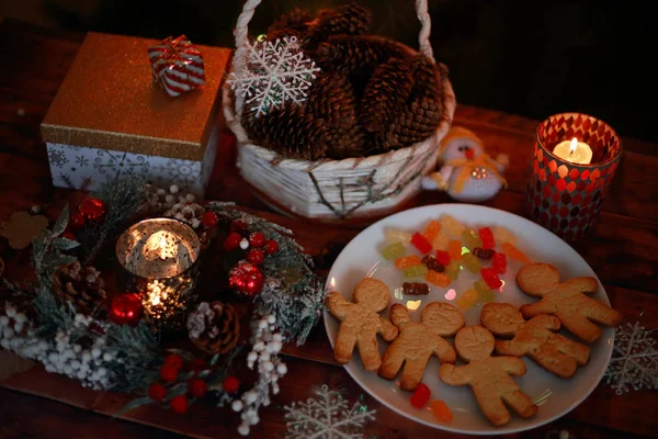 Weihnachtsgeschenke Lichter Kerzen Und Süßigkeiten — Stockfoto