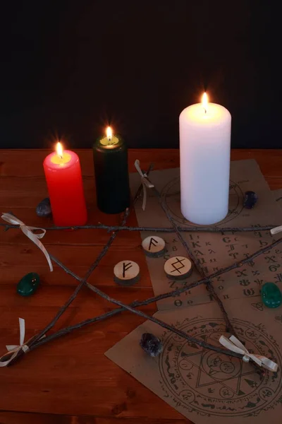 Оккультный Магический Символизм Ритуал Рунами Карточками Таро — стоковое фото