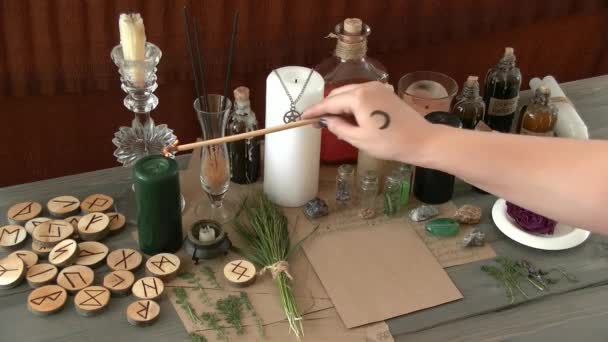 Una Mujer Realiza Ritual Rito Brujería — Vídeo de stock