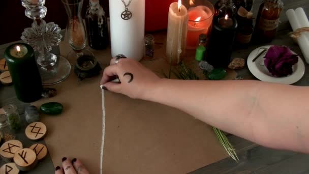 Una Mujer Realiza Ritual Rito Brujería — Vídeos de Stock