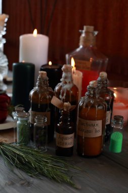 Rünlerle, pentagramla ve sihirli özelliklerle sihirli bir ayin