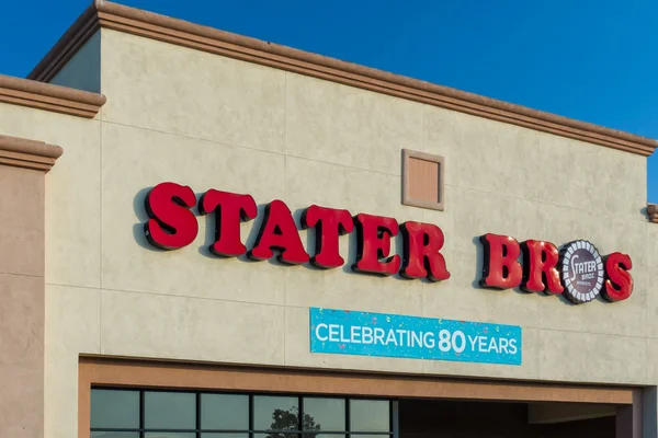 Stater Bros Lebensmittelgeschäft außen und Logo — Stockfoto