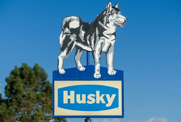 Husky Energy Sign and Logo — Stock Photo, Image