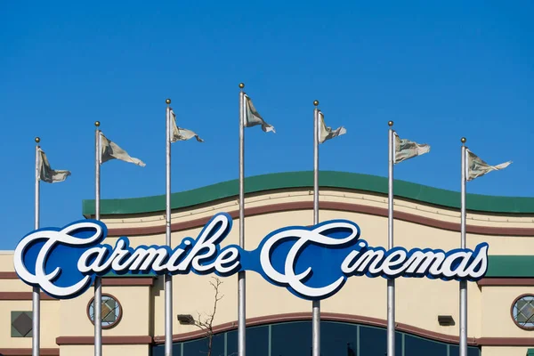 Внешний знак и логотип кинотеатров Carmike — стоковое фото