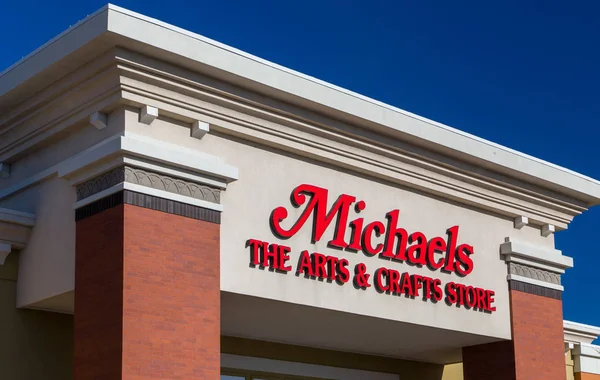 Michaels Retail Store Exterior y signo — Foto de Stock