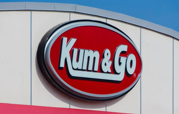 Kum & Go Exterior y firmar —  Fotos de Stock