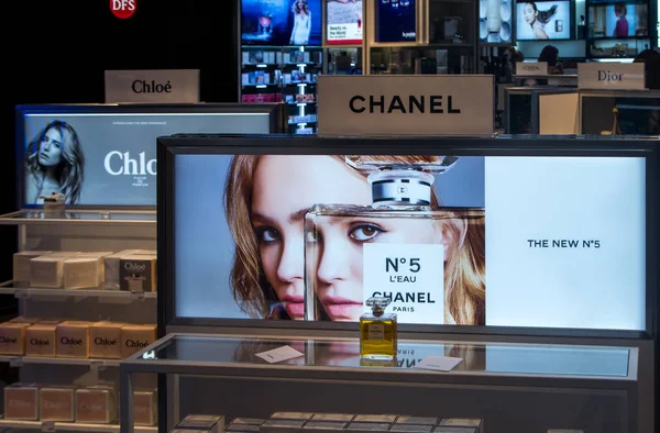 Chanel No. 5 parfum Display — Stockfoto