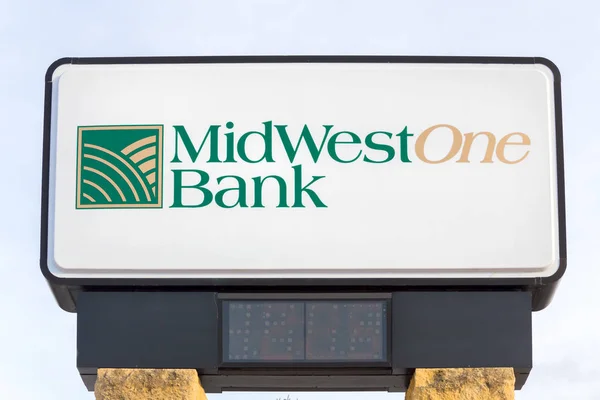 MidWest One Bank Exterior y Logo — Foto de Stock