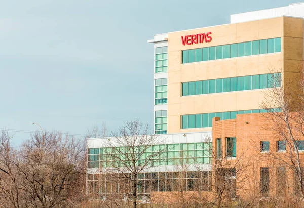 Veritas Edificio Corporativo y Firma — Foto de Stock