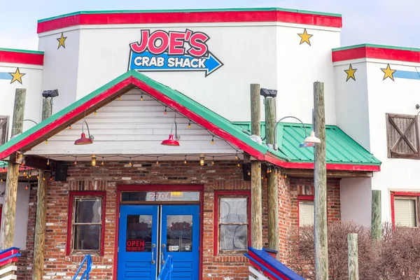 Joe'nun Yengeç Kulübesi Restoran işareti ve dış