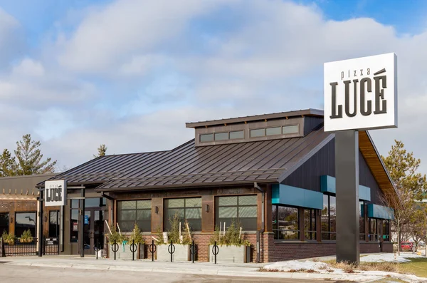 Pizza Luce restaurang exteriör och tecken — Stockfoto