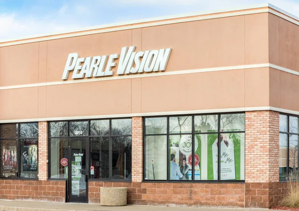 Внешний вид и логотип Pearle Vision — стоковое фото