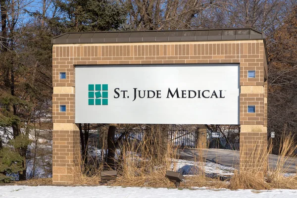 St. Jude Medicals huvudkontor söderfönster — Stockfoto