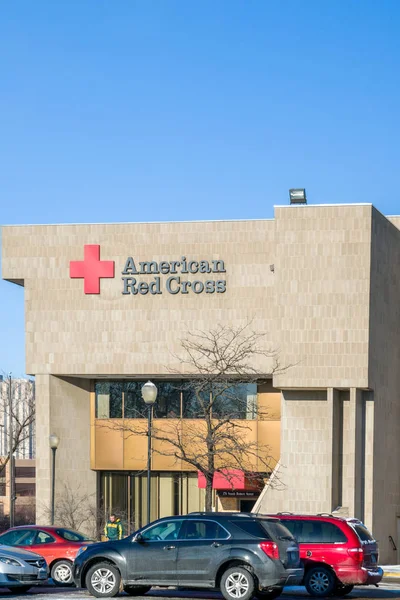 Edificio y logotipo exterior de la Cruz Roja Americana —  Fotos de Stock