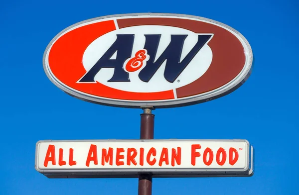 A & W Restaurante sinal e logotipo — Fotografia de Stock