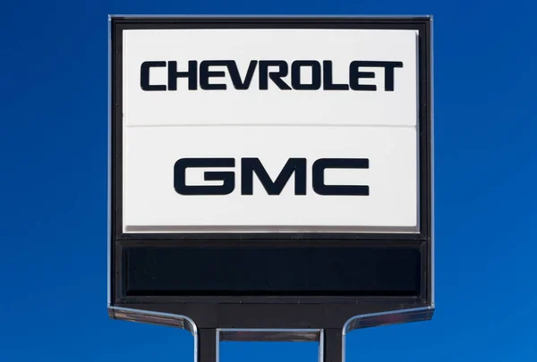 Chevrolet e GMC Automobile Dealership Sign — Fotografia de Stock