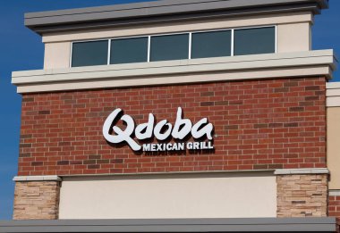 Qdoba Meksika Grill dış ve logosu