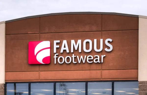 Famous Footwear Store Exterior — Stock Photo, Image