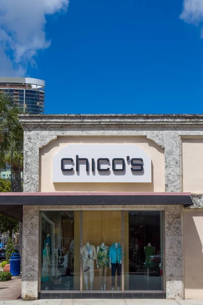 Boutique de vêtements de Chico Extérieur et logo — Photo