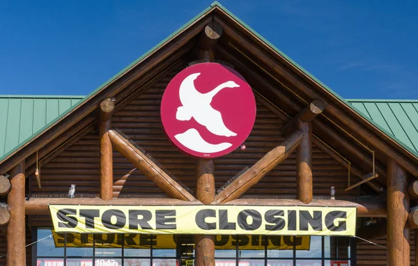 Gander Mountain Store Closing Sign — Stock Photo, Image