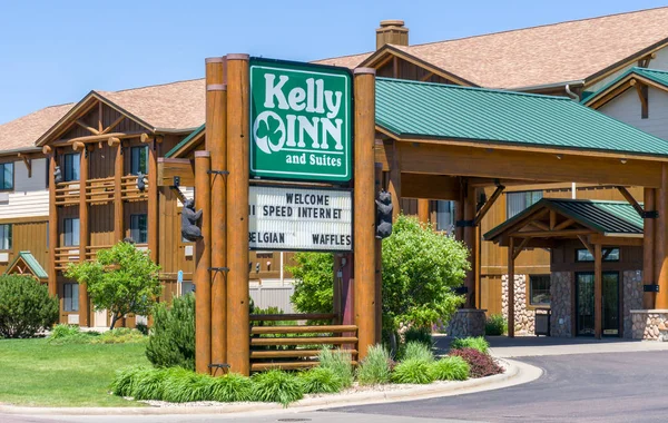 Kelly Inn and Suites na zewnątrz i Logo — Zdjęcie stockowe