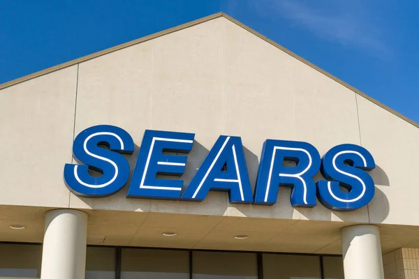 Sears maloobchodní obchodní dům exteriér a Logo — Stock fotografie