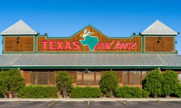 Texas Roadhouse exterieur teken en Logo. — Stockfoto