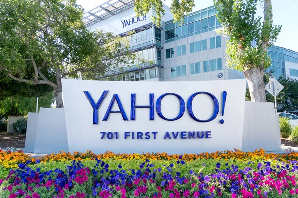 Sede e assinatura do Yahoo Coprorate — Fotografia de Stock