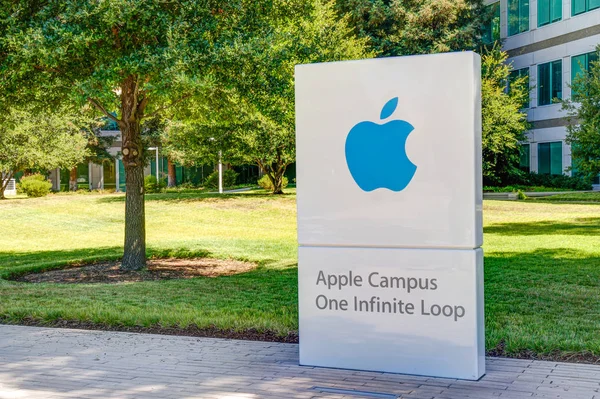 Apple Computer World Hauptquartier und Logo — Stockfoto