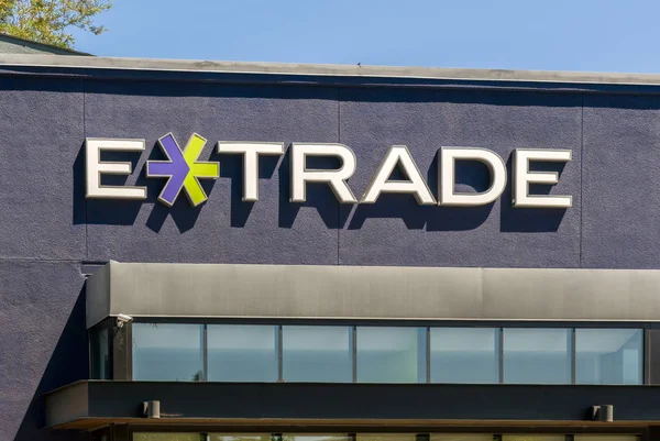 E-Trade Exterior e Logotipo — Fotografia de Stock